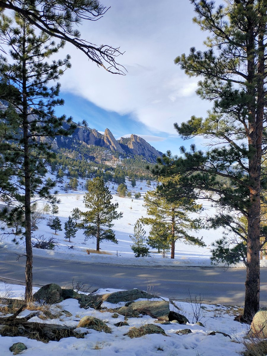 JudithBoekee's tweet photo. Had a blast on the #ncar #mesalab tour today. Such a great way to start #AMS2023! Can't wait for the rest of the conference and also to see more of Denver and it's gorgeous surroundings. https://t.co/qdJB6Atf8m