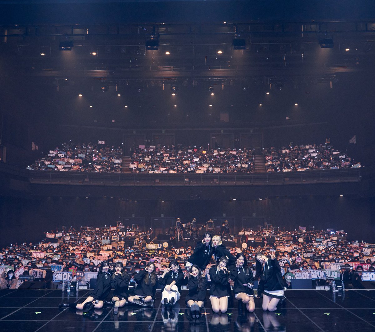 KIMNBONA's tweet photo. Spotting all the seats inside the venue were full of UJUNG's agleam light made me realize how far we've come. We worked hard to come to this point and I will be forever indebted to UJUNG who has spent a happy time with us once again. Everyday with you is a happy moment. 🤍 https://t.co/u7ahlPPm1k