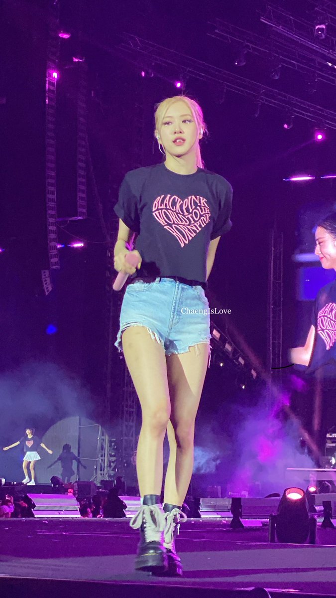 chaengislovevn's tweet photo. Beautiful girls all over the world
I could be chasing
But my time would be wasted
Cause they got nothing on you, babe 🥺

블랙핑크 로제 #로제 #ROSÉ https://t.co/rhaWRxqrNS