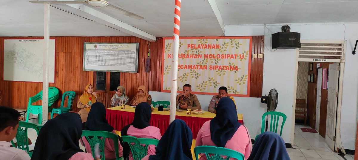 YofitZola's tweet photo. Bhabinkamtibmas Menghadiri Giat Evaluasi Di Tahun 2023 Yg di pimpin langsung oleh Aparat Kelurahan Molosipat U Kec Sipatana Kota Gorontalo. https://t.co/IrwnArhVIP