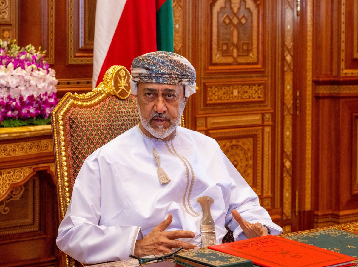 abu_aflah_'s tweet photo. اللهم يا ذا العرش المجيد أسالك بعزك الذي لا يرام وملكك الذي لا يضام، ونور وجهك الذي ملأ ملكوت السموات والارض، أن تحفظه وأن تبارك في عمره وأن ترزقه البطانة الصالحة التي تعينه على الحق وعلى خيري الدنيا والآخرة.
 #السلطان_هيثم_بن_طارق https://t.co/ZTgWNbloWR