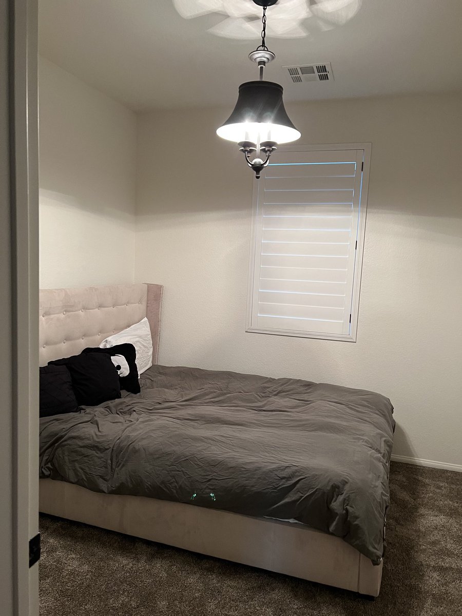 KatContii tweet media