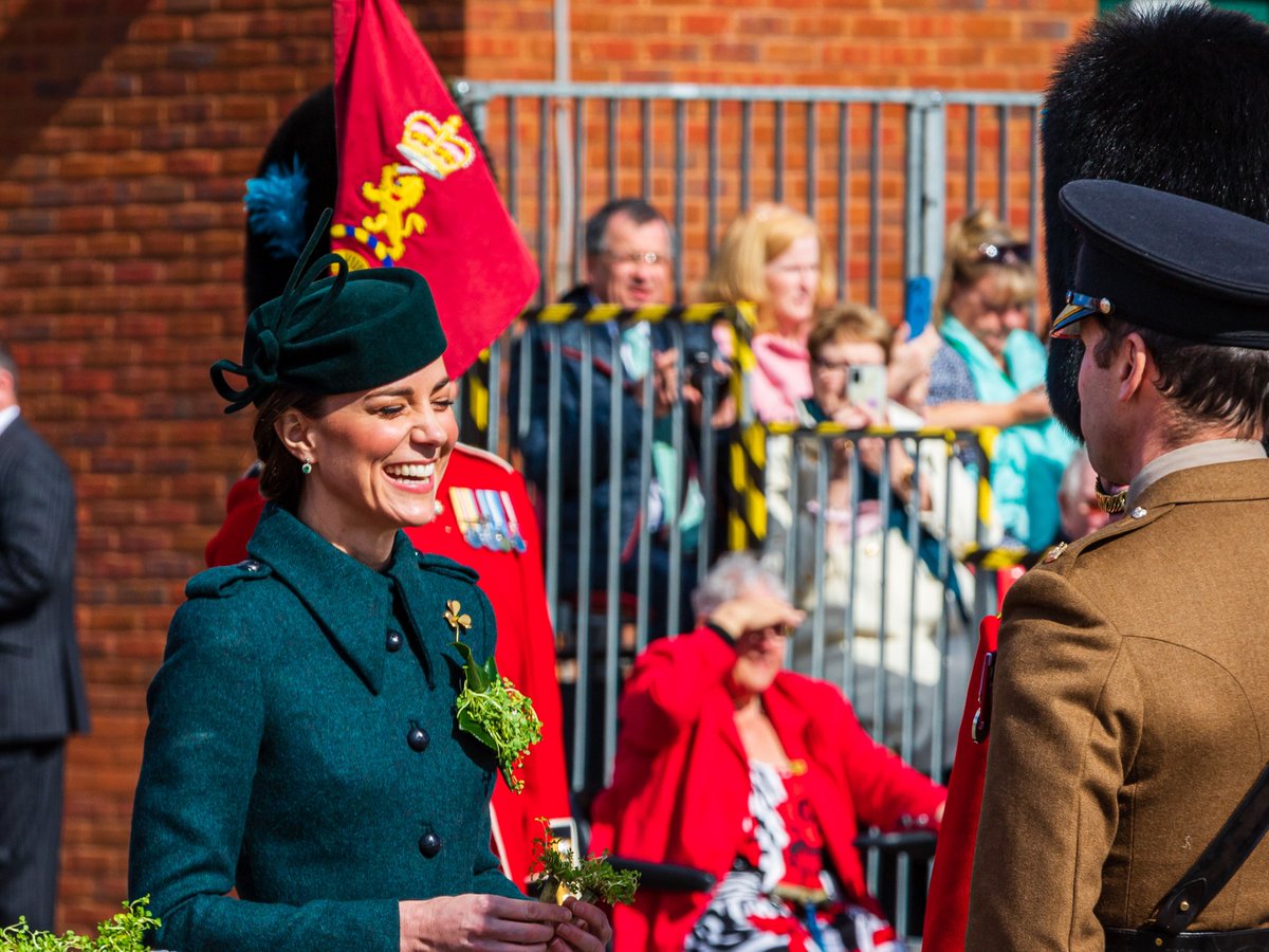 irish_guards's tweet photo. We at the Irish Guards wish HRH Catherine The Princess of Wales and Colonel of the Regiment a very Happy Birthday. 

Quis Separabit

#IrishGuards ☘️💂#HBD #PrincessofWales
#RoyalFamily #makingadifference #fightingmicks #Guinness #history #respect https://t.co/CpCrclLhAW