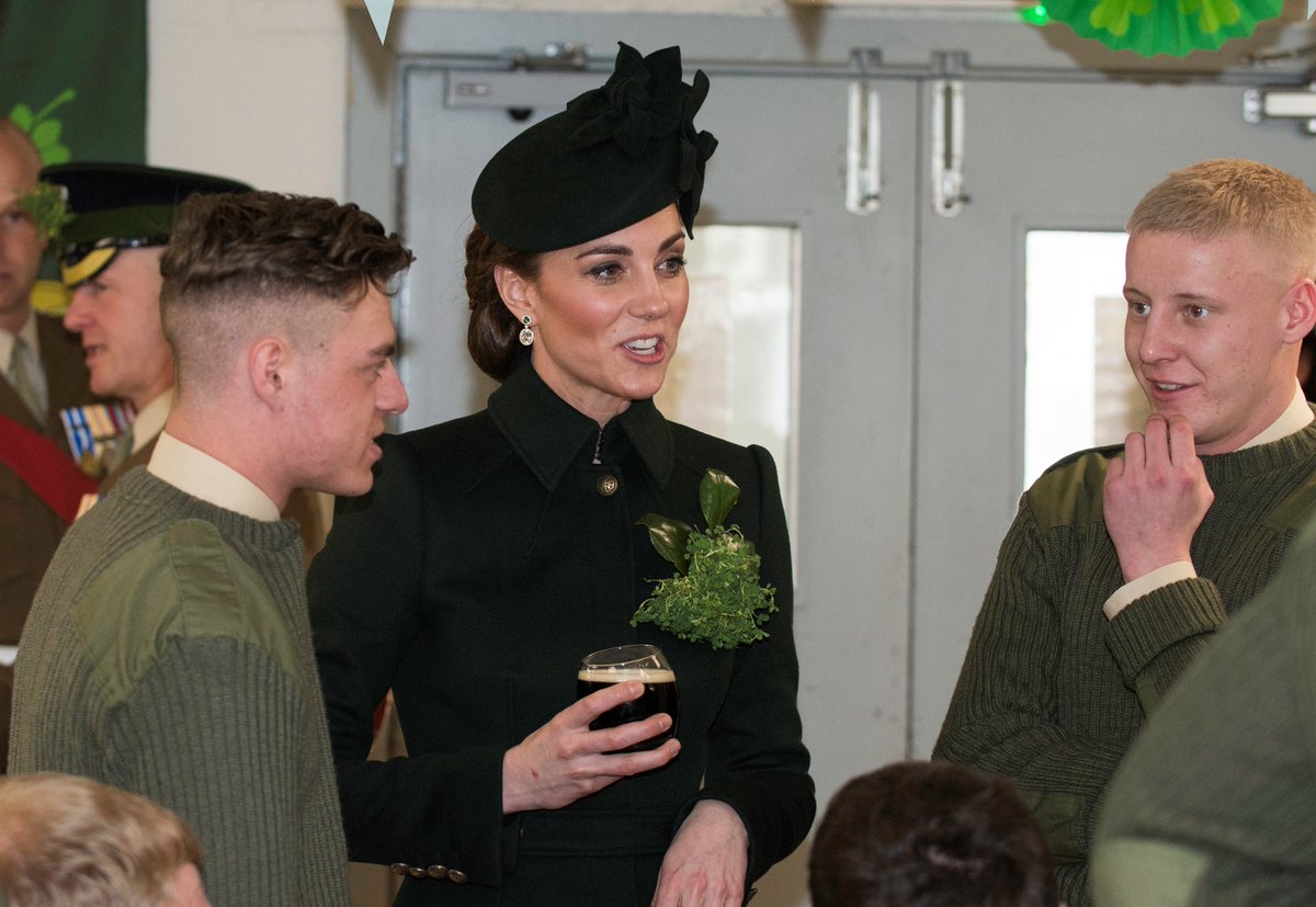 irish_guards's tweet photo. We at the Irish Guards wish HRH Catherine The Princess of Wales and Colonel of the Regiment a very Happy Birthday. 

Quis Separabit

#IrishGuards ☘️💂#HBD #PrincessofWales
#RoyalFamily #makingadifference #fightingmicks #Guinness #history #respect https://t.co/CpCrclLhAW