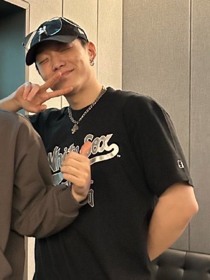 jiwoniverse_'s tweet photo. BOBBY in the studio with Rtee 😍 https://t.co/w1wOo7bgOu