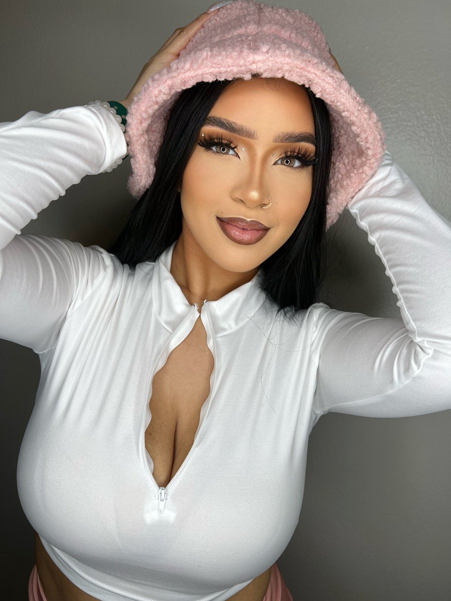 Liahloveee's tweet photo. 2023 looking good 🍓 https://t.co/OCIoG6riit