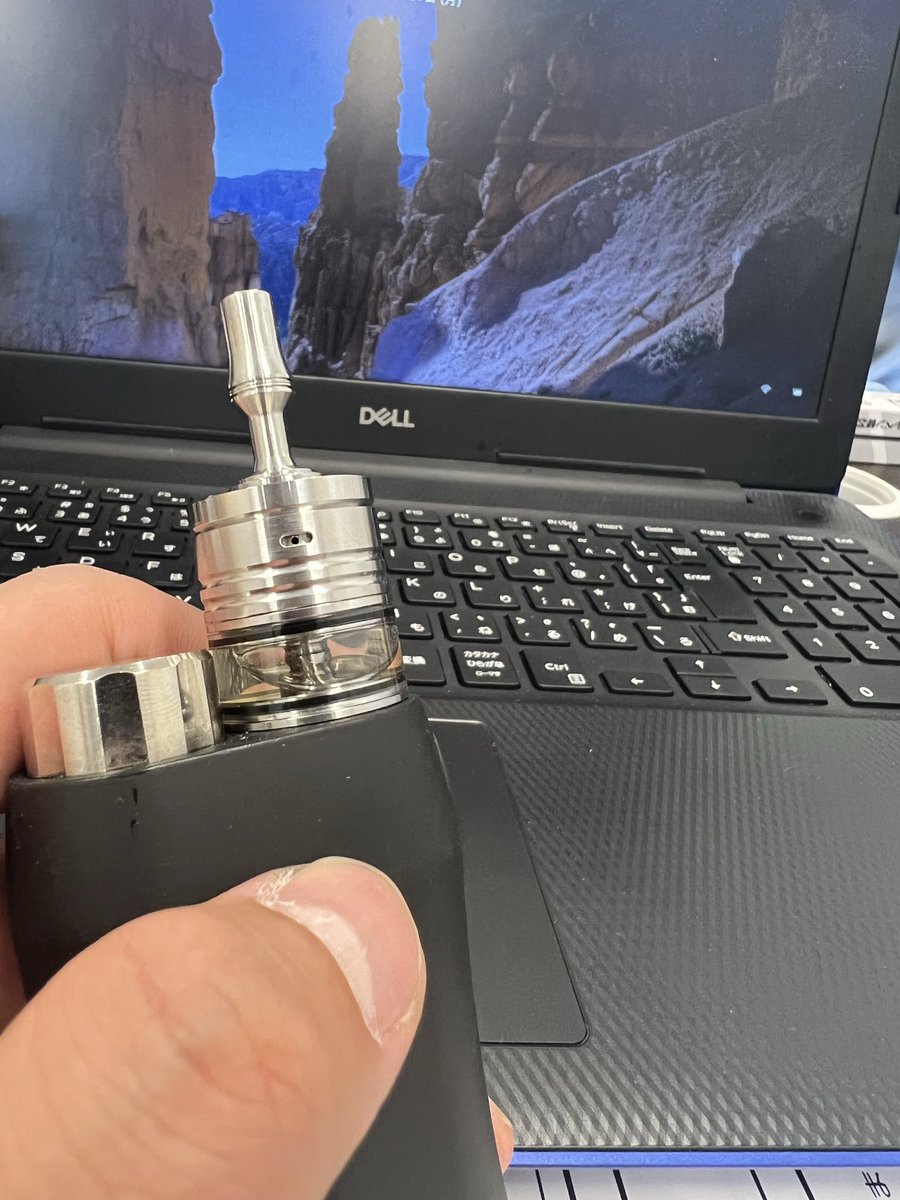 rottarivaper's tweet photo. 仕事しながら吸える会社って最高やな。 https://t.co/3tieLira7V
