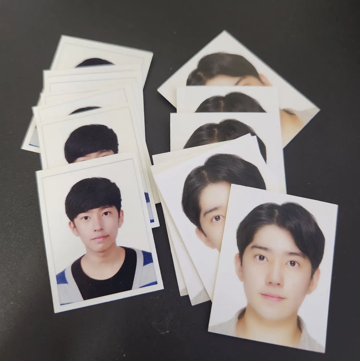kimShihyun_Th's tweet photo. [🐰] Shistagram: รูปซ้าย ชีฮยอนวัย 19 และทางขวา ชีฮยอนในปี 2022
ด้วยเหตุผลส่วนตัวก็เลยของด twitch 2 อาทิตย์ฮะ! (มีเตรียมตัวสัมภาษณ์และพักผ่อน) ผมจะเอารูปพวกนี้ไปฝากไว้ที่คาเฟ่นะครับ วันที่ 17 จะมาบอกว่าเป็นที่ไหน มารับกันได้เลยนะ 7 คน คนละ 2 รูปฮับ

#김시현 #KIMSHIHYUN #คิมชีฮยอน https://t.co/Vc1EfVLLc2