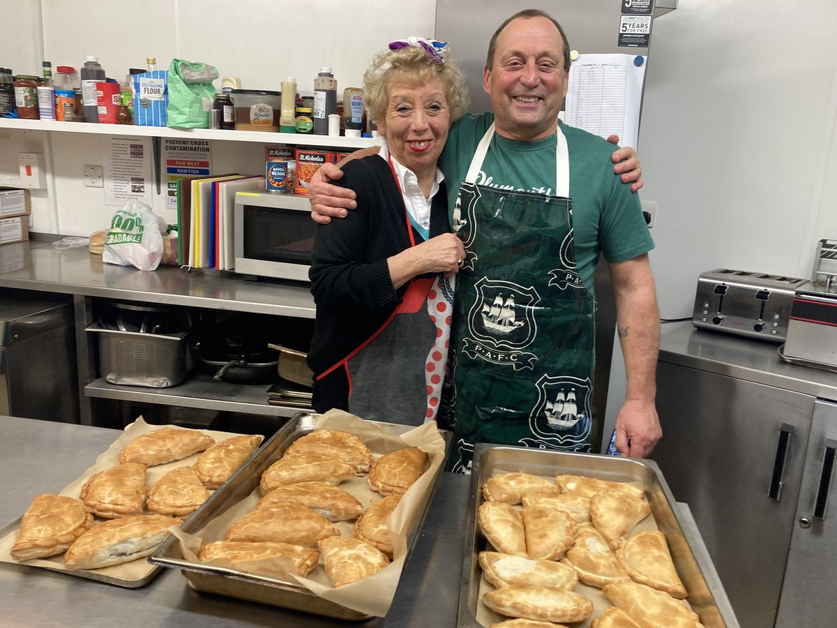 plymouthsouprun's tweet photo. A very busy Sunday, 108 people served, with only just enough food for the last stop. We hadn’t expected to see quite so many people! Clothes, toiletries &amp; ambient food also available. Great to be joined by the @ParkMass team &amp; Em @PathDevon collaborative work at its best. 🙏 ALL. https://t.co/FvRi8QVgni