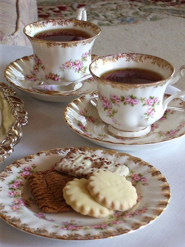 Iysadora's tweet photo. @astarunna @aurissha @sauIina @arinauIi @agasthra @arvakara @cadudaka @dearmadeus @jadhvan 

Hello bello, dearest The Waves! Let us spend this luscious afternoon as we enjoyed some tea treats 'nd sweetest snacks. Hope everyone will have a superb day ahead. 🏹🤍 https://t.co/QODgtRl11r