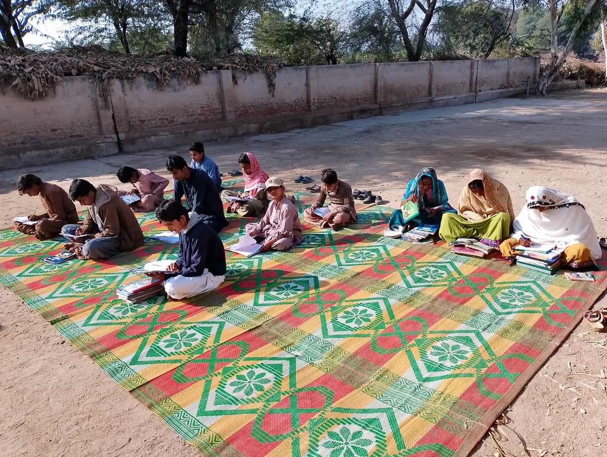 MuzzafarJarwar's tweet photo. GBLSS Abdul Latif Thebo Dist. Tando Allahyar
ھي سنڌ جي خوشحال ضلعي ٽنڊوالھيار جو اسڪول آھي
وس وارن کان گذارش عمارت جي زبون حالت جو نوٽس وٺن
#SindhLiteracyDay
#SindhNeedsDigitalEducation 
 @AkbarLaghari5
@dastgirbhatti15 
@jarwar_lal
@aajizjamali7 
@ImdadAliPitafi https://t.co/NPzOAAZvVL