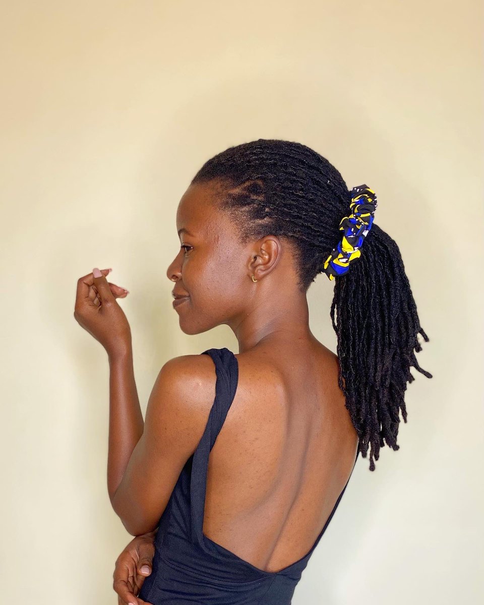 kilembaqueen's tweet photo. It is a beautiful week to show your hair some love.
Scrunchies🥰🥰
These are available in different colors at only ugx.5000. However, if you buy two, you will get one free.
Here: +256702261101 (call or WhatsApp)
#scrunchies #satin #naturalhair #headwrap #wrapqueen https://t.co/UZ3GBdwaEY