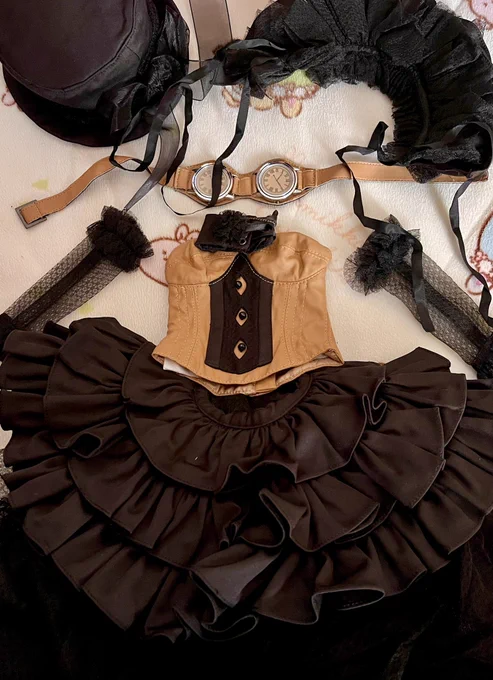 ドールSENさんの福袋来た!セット服のヘッドドレスがどっちつけていいのかわから〜んお靴もかわいいです 厚底ヒール持ってなかったから嬉しい 