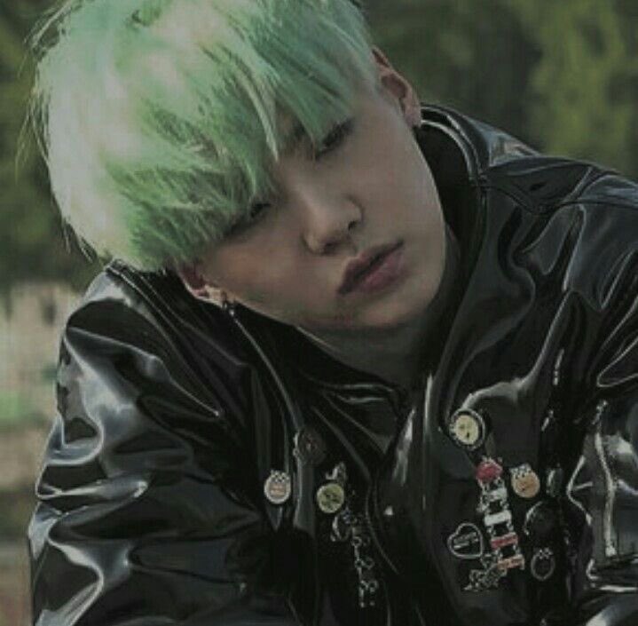 silverf__'s tweet photo. 🔞 sns #yoonminau #yoonmin #юнмины #snsauyoonmin
чимина съедает одиночество, именно поэтому он решает войти в такую штуку, как вирт. 
юнги — популярный виртовский, которого знают почти все. отношения ему чужды, но однажды он натыкается на самую невинную анкету.
анкету чимина. https://t.co/iAHLMFitMX