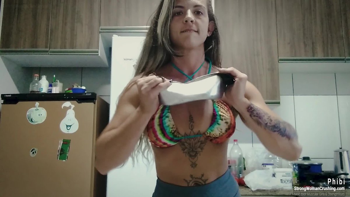 CrushingWoman's tweet photo. Phibi trashes pan with her power
Link:
https://t.co/LjaQR8qugz

#Phibi
#PanBending
#featsofstrength
#flexfriday
#musclegirl
#筋肉女子 https://t.co/YrXQwoiZSD