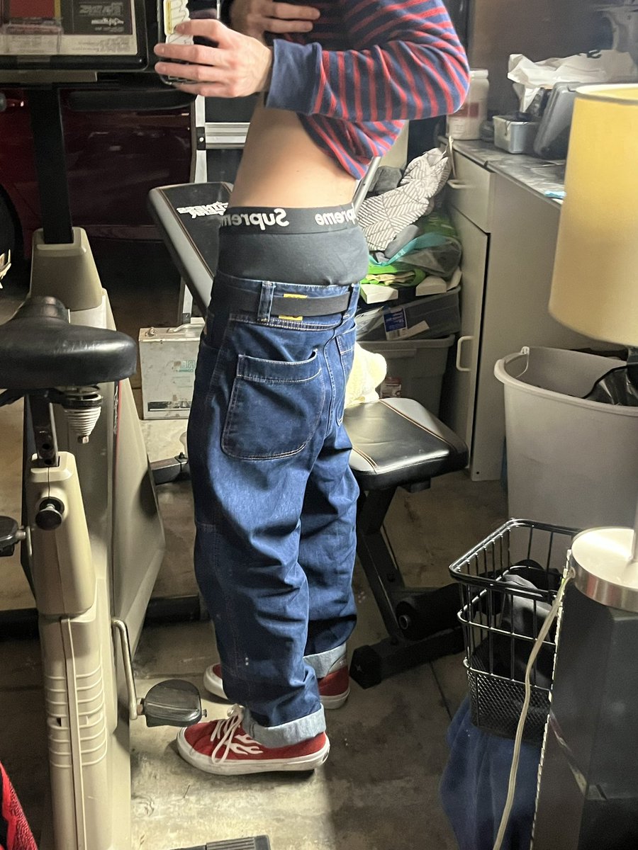 jaxskates7's tweet photo. who loves to sag? #usedboxers #sagging #bi https://t.co/dwYP32DoqA