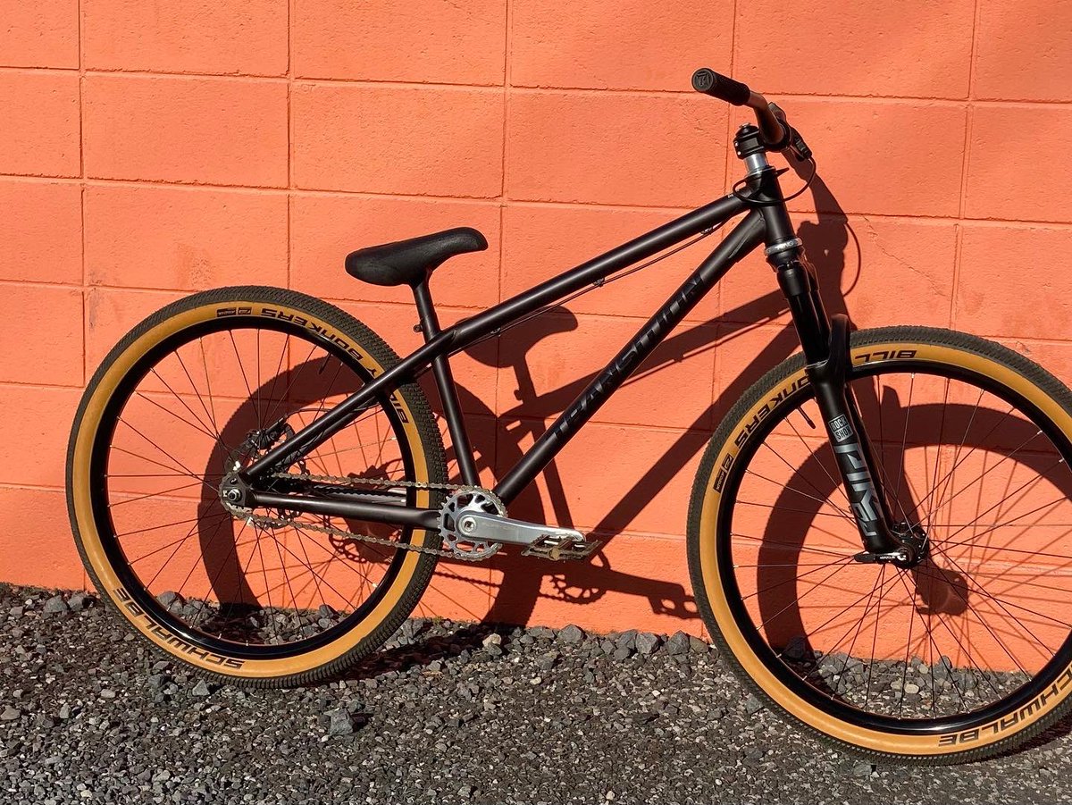 Hisa_freerider's tweet photo. TAS CYCLE さんにサポートして頂く事が決まりました!
これからはTRANSITION PBJ に乗ります🥳
シュワルベのエアロザンも入れたので今週末はKDMでシェイクダウンします💪
@TASCYCLE https://t.co/NahhGloxc5