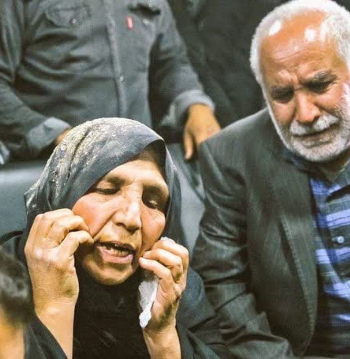 samedoun's tweet photo. ولی....
به مادر روح‌الله 
هم گفتن...
هم فیلم‌های
قتل صبر بچه‌ش
 رو دید

#به_مامان_چیزی_نگو https://t.co/bvTnc5iwnE