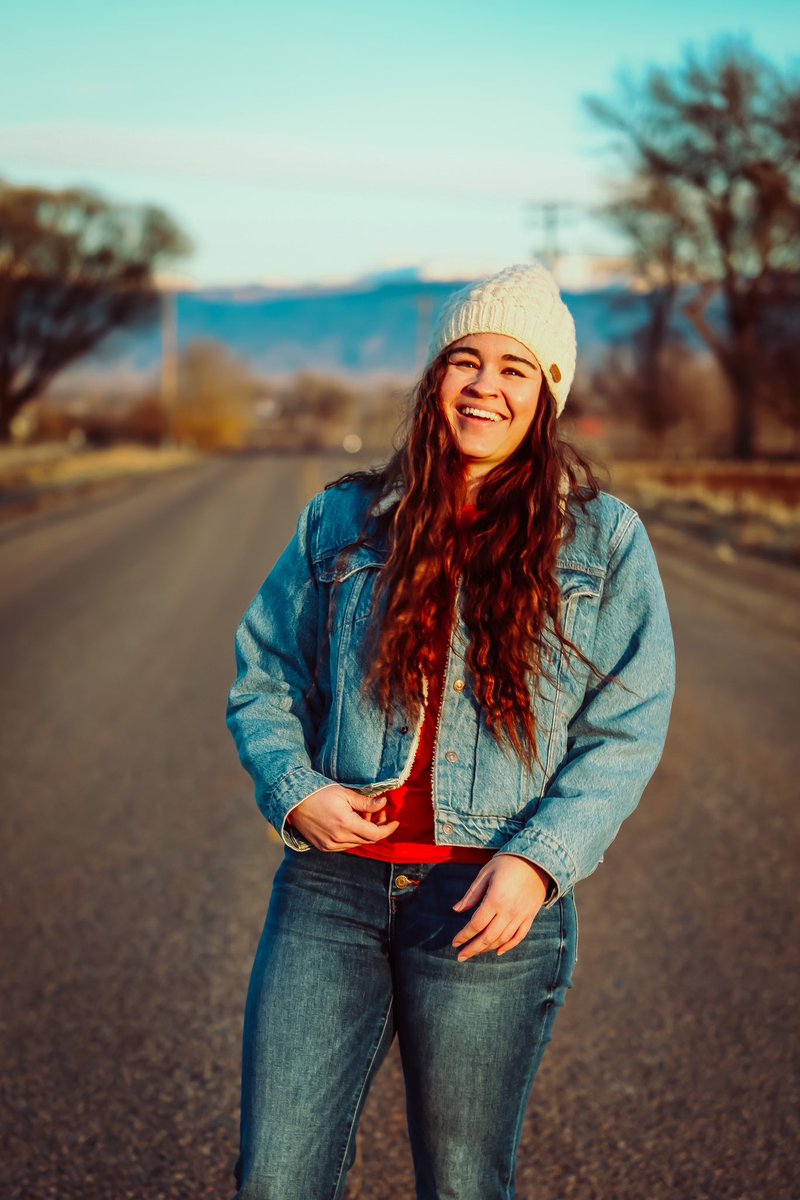 haeaster16's tweet photo. I highly recommend post-breakup photoshoots with your photographer bestie https://t.co/FIOOGo7pVS