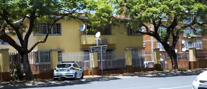 Did you know there's no Loadshedding in Sunnyside?

Yes, while Natives get Loadsheding in Townships, rural areas.Nigerian Drug dealers get unlimited power.

While SAns are struggling to get land to build houses. Nigerians are turning properties into drug dens