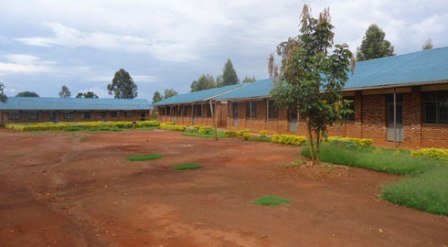 EnviroRwanda's tweet image. Abayobozi b’ibigo by’amashuri mu Karere ka @KayonzaDistrict  basabwe kubyaza umusaruro #ubutaka ibi bigo bifite, mu rwego rwo kunoza no gushyira mu bikorwa gahunda ya #Leta yo kugaburira abana ku mashuri.

Kanda➡️bit.ly/3WUm9RK

#REJ