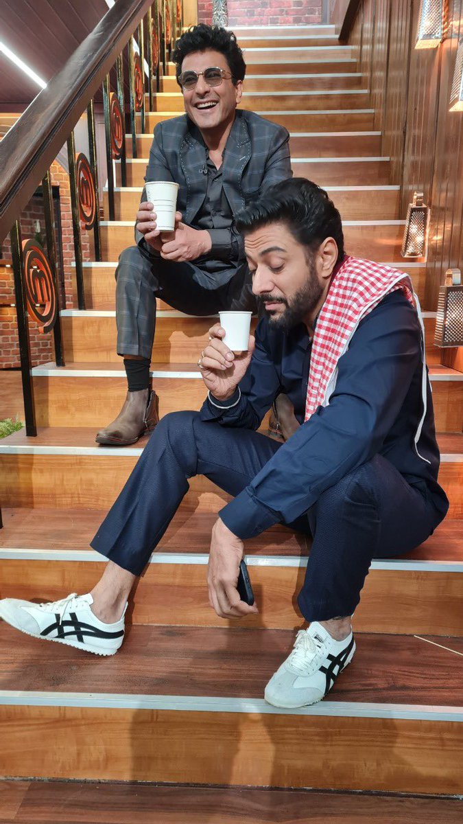ranveerbrar's tweet photo. 2 type of people on a Monday!
.
.
.
#RanveerBrar #monday #mondayblues #2typesofpeople #typeofpeople #meme #mondaymemes #mondays https://t.co/Hlsy0OASpw
