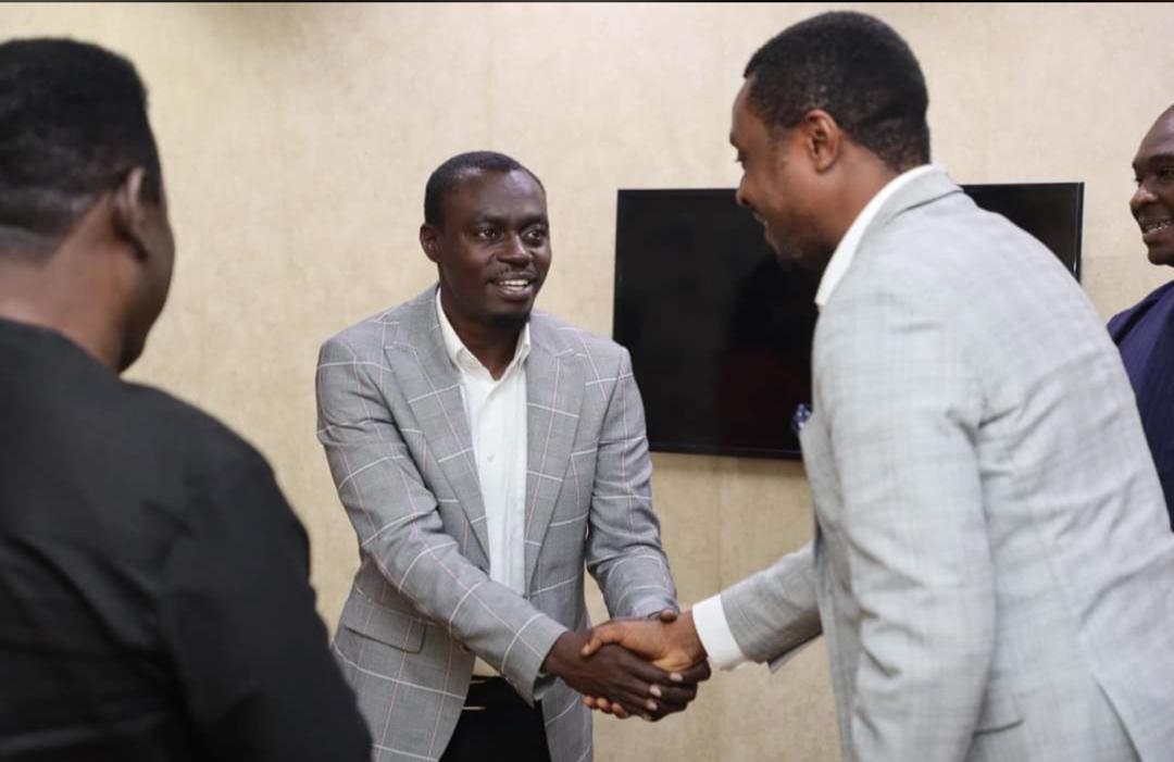 preachyajuna's tweet photo. The Spirit of God is available to explain life and its many complexities to you. You may not realise it, but your lack of curiosity is a limitation to Him.

Learn to ask, to puzzle over life, events and people. You open yourself to greater wisdom as you do so.

#PhanerooDevotion https://t.co/zY7dEGPv4y