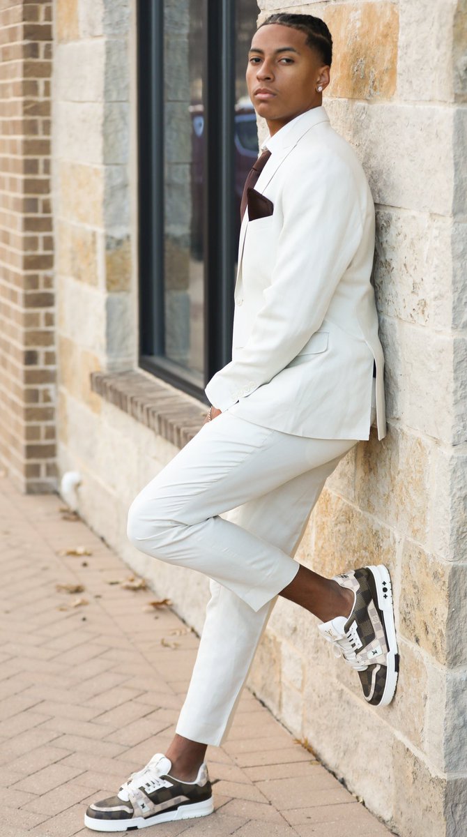 Last night was an amazing experience being honored as the Jerry Rice Award recipient. As amazing as it was, I would like to dedicate this honor to my classmates Xana, Ethan, Maddie and Kaylee🙏🏽🕊#vandalstrong