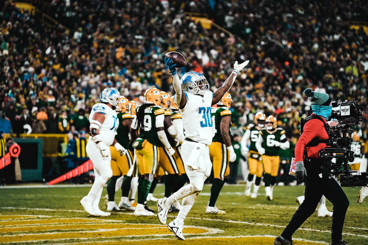 LionsPR's tweet image. .@Lions RB @jswaggdaddy finished the 2022 @NFL season with six multi-rushing touchdown games, establishing a new single-season franchise record. 

The record was previously held by RB @BarrySanders, who had five multi-rushing touchdown games in 1991. 

#OnePride