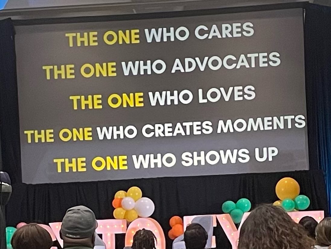 MissAlma_LMS's tweet photo. The @cfpextrayard was filled with many highlights; among them was listening to @principalrahh & meeting Teacher of the Year @kurtsenior. I am better from having participated in this outstanding event. @reachhigher #SCOY2022 https://t.co/fzXwXIIZdU