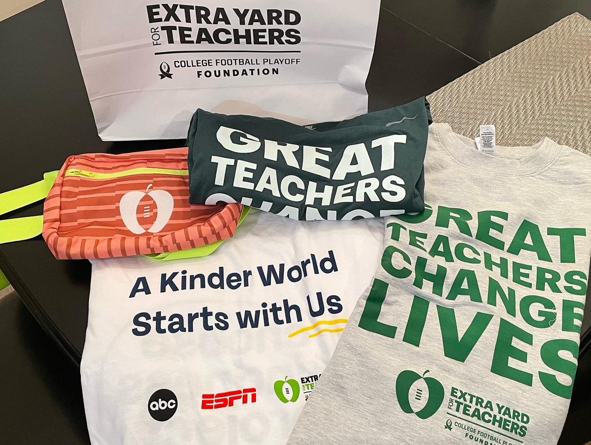 MissAlma_LMS's tweet photo. The @cfpextrayard was filled with many highlights; among them was listening to @principalrahh & meeting Teacher of the Year @kurtsenior. I am better from having participated in this outstanding event. @reachhigher #SCOY2022 https://t.co/fzXwXIIZdU