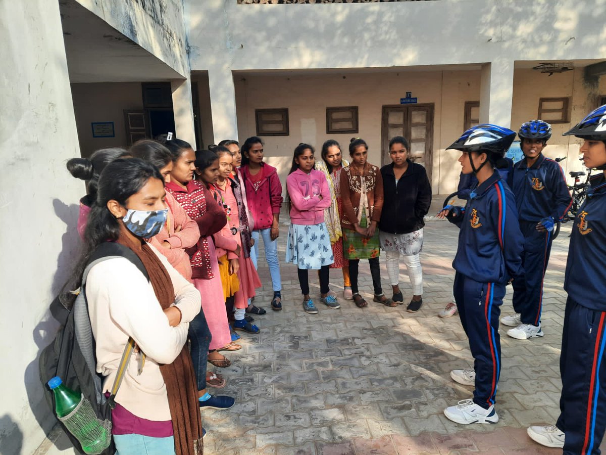NCC_Dte_Gujarat's tweet photo. Day 3 "#AtmaNirbharBharat ka Safar Swavalamban ki Aur" #Sabarmaticyclerally celebrating #75yearsofNCC started from Kankapura early morning.The cadets interacted with students enroute &amp; will cover 59 km upto Kareli today.
@HQ_DG_NCC
@DefencePRO_Guj
@PMOIndia
@CMOGuj
@GovernorofGuj https://t.co/ognN0IItCx