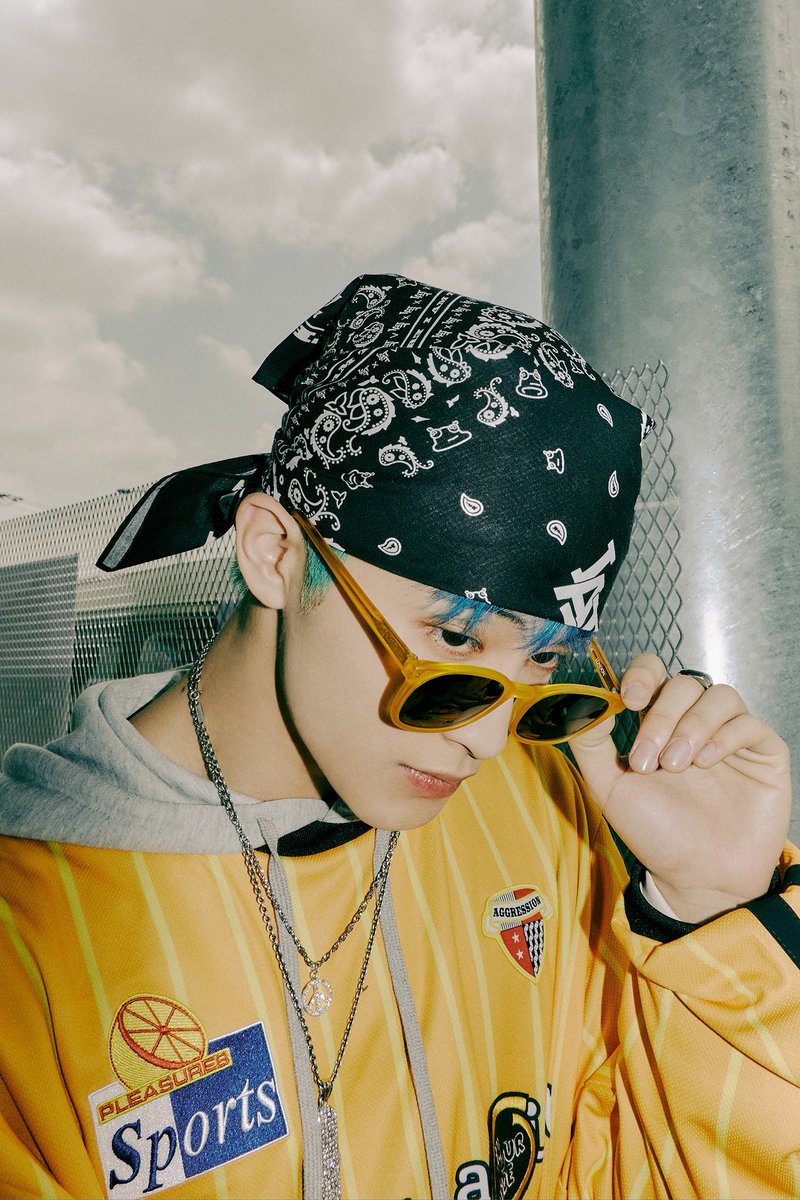 MARKJOYFILE's tweet photo. 😎👓

#MARK #마크 #JOY #조이 https://t.co/nh4tsCpY9k