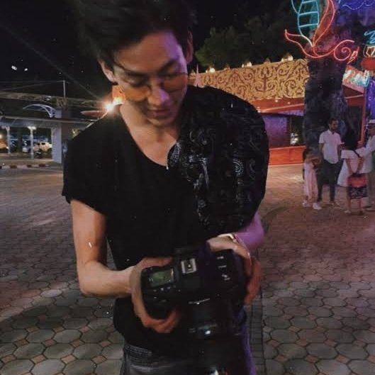cocosyaya_'s tweet photo. "captured" 📸🦋            a #bamri au

— where the muse of the school's student / resident photographer were discovered, thru a wrong gdrive link sent in the org's gc. it was already too late to unsent it. 

a gotvelvet au https://t.co/MNZxE5SR2t