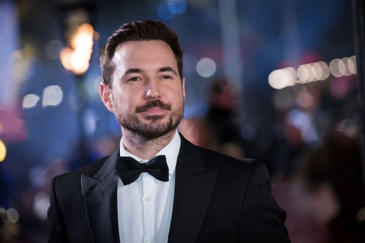 Team_Compston's tweet photo. PIC OF THE DAY
Welcome to Monday folks👋
Following this film being shown on TV last night, it reminded me of Martin looking wonderful at the Mary Queen of Scots Premiere in London.🥰 

~ Premiere
~ 10 December 2018
 
#MartinCompston #LineOfDuty #SteveArnott #LOD #MQOS https://t.co/Z1UU0VA1tl