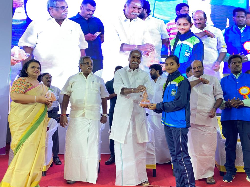DCTE_Karnataka's tweet photo. #DCTE #28thInternationalYogaFestival
ಪುದುಚೆರಿಯಲ್ಲಿ ನಡೆದ 28ನೇ ಅಂತರಾಷ್ಟ��ರೀಯ ಯೋಗ ಉತ್ಸವದಲ್ಲಿ ರಾಣೆಬೆನ್ನೂರಿನ ಸರ್ಕಾರಿ ಪ್ರಥಮ ದರ್ಜೆ ಕಾಲೇಜಿನ ದ್ವಿತೀಯ ಬಿ.ಕಾಂ ವಿದ್ಯಾರ್ಥಿನಿ ಕಾವ್ಯ ಸಿ. ಶೀಲವಂತ್ ತೃತೀಯ ಸ್ಥಾನ ಪಡೆದಿರುತ್ತಾರೆ.
ಕಾಲೇಜು ಮತ್ತು ತಾಂತ್ರಿಕ ಶಿಕ್ಷಣ ಇಲಾಖೆ ಇವರ ಸಾಧನೆಗೆ ಅಭಿನಂದನೆಗಳನ್ನು ಸಲ್ಲಿಸುತ್ತದೆ https://t.co/zrjQefS9c4