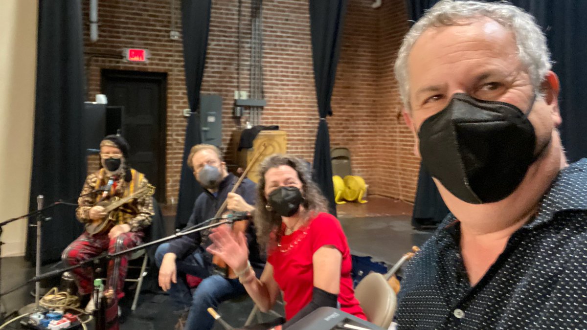 Happy belated New Year, everyone! We dodged tumbleweed herds on I-5; loaded in amid sideways rain + gale force winds; and ultimately raised the rafters with marvelous <a href="/joecraven/">Joe Craven</a> in Sacramento, CA, to welcome in 2023. May live #music and #dance thrive again, this year!❤️#grateful