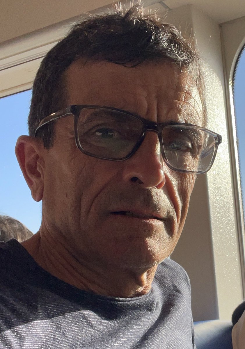 pablocabeza's tweet photo. En el año en que cumpliré 6 décadas de vida. Grandes aprendizajes que me ofreció la existencia:

* La comparación roba la alegría.
* Céntrate en algo concreto y mira a dónde te lleva.
* Ten una mentalidad de aprendizaje 
* Construir algo lleva tiempo ➡️🧵 https://t.co/2B3yJ6g9Dn