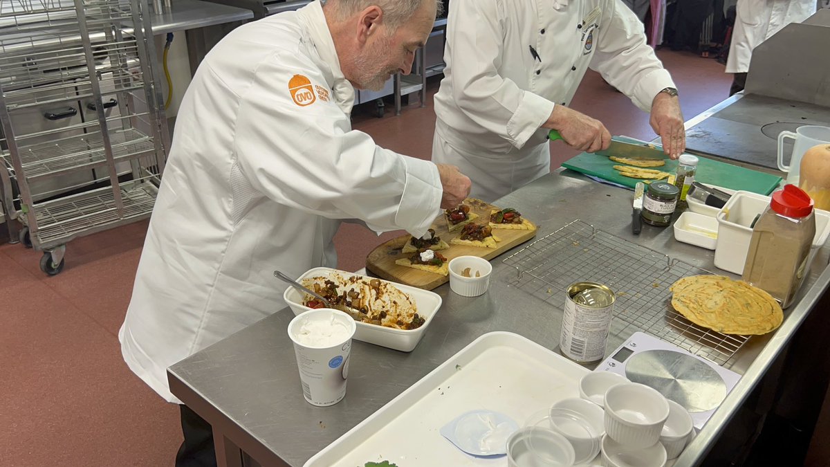 richwbfbs's tweet photo. Good Morning Breakie Team it’s Monday!

I kick 🦵 start the @BFBSAldershot Forces Breakfast Show at 6.30am. 

At 9.10am I chat to LCpl Ben Cann of MOD Vegan &amp; Vegetarian Network about a Vegan day at @Def_Chef_School 

Have a Marvellous day! https://t.co/ZNNFxPoGKc