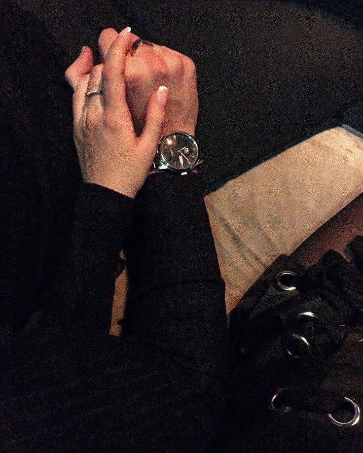 لمعة العين عندما ترى من تحب هي الأبجدية التي تنطقها الشفاه 💛 .