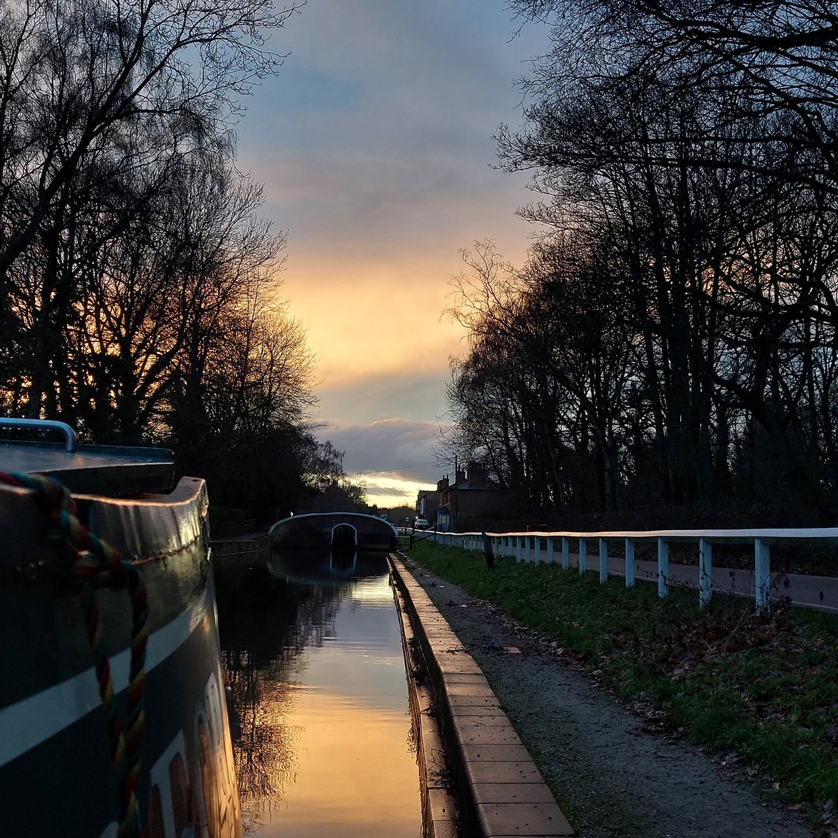 FloatMyBoat__'s tweet photo. Yesterday's sunset reflecting on the moody clouds
#narrowboatlife #floatmyboat #sunset #trentandmerseycanal #fradleyjunction #skies https://t.co/m8H24TYslv