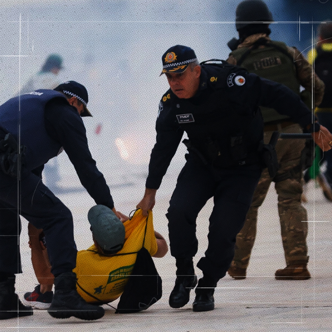 alestiklalen's tweet image. Pro-#Bolsonaro #rioters storm #Brazil’s top government offices