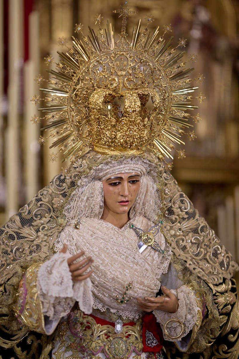 “Quien tiene una mirada atenta, en los pequeños detalles del día, descubre el inmenso amor de la ESPERANZA.”