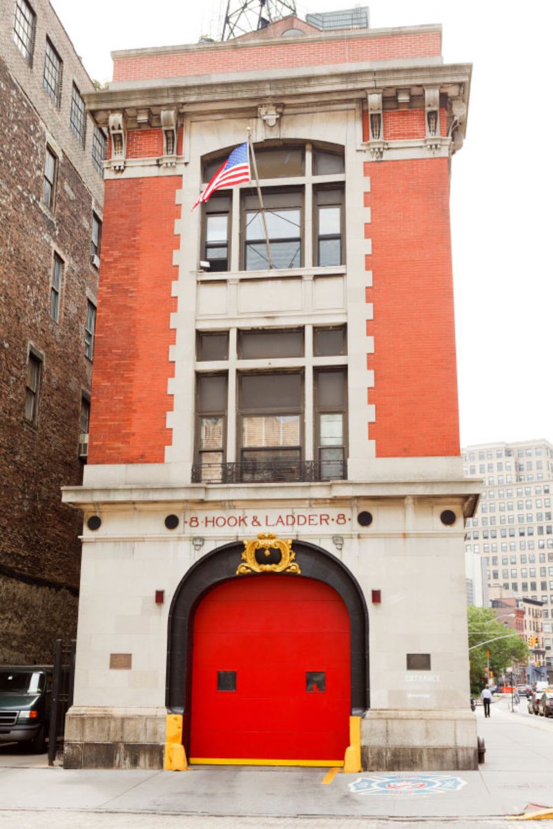 Roybattyforever's tweet photo. Este edificio me suena de algo… https://t.co/bBt7FjPig5