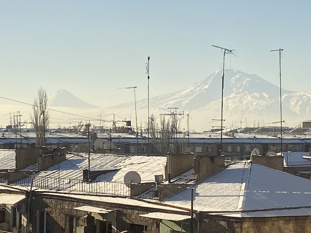 Такой редкий здесь снег