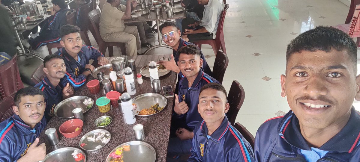 095_rishi_'s tweet photo. #Sabarmaticyclerally
Cycle relly pohchi ... 
Hotel Manan kathiyawadi.. mee 😊😊🚴😋..
@ArvindKapoorTYG
@DefencePRO_Guj
@GovernorofGuj @NCC_Dte_Gujarat @Rameshwar__11 @utsav1543 @ManavMahida @kee_son_banna_4 https://t.co/PJSGWJyMFq