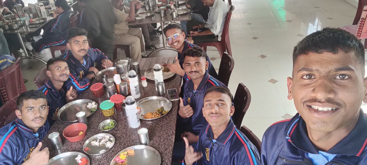 095_rishi_'s tweet photo. #Sabarmaticyclerally
Cycle relly pohchi ... 
Hotel Manan kathiyawadi.. mee 😊😊🚴😋..
@ArvindKapoorTYG
@DefencePRO_Guj
@GovernorofGuj @NCC_Dte_Gujarat @Rameshwar__11 @utsav1543 @ManavMahida @kee_son_banna_4 https://t.co/PJSGWJyMFq
