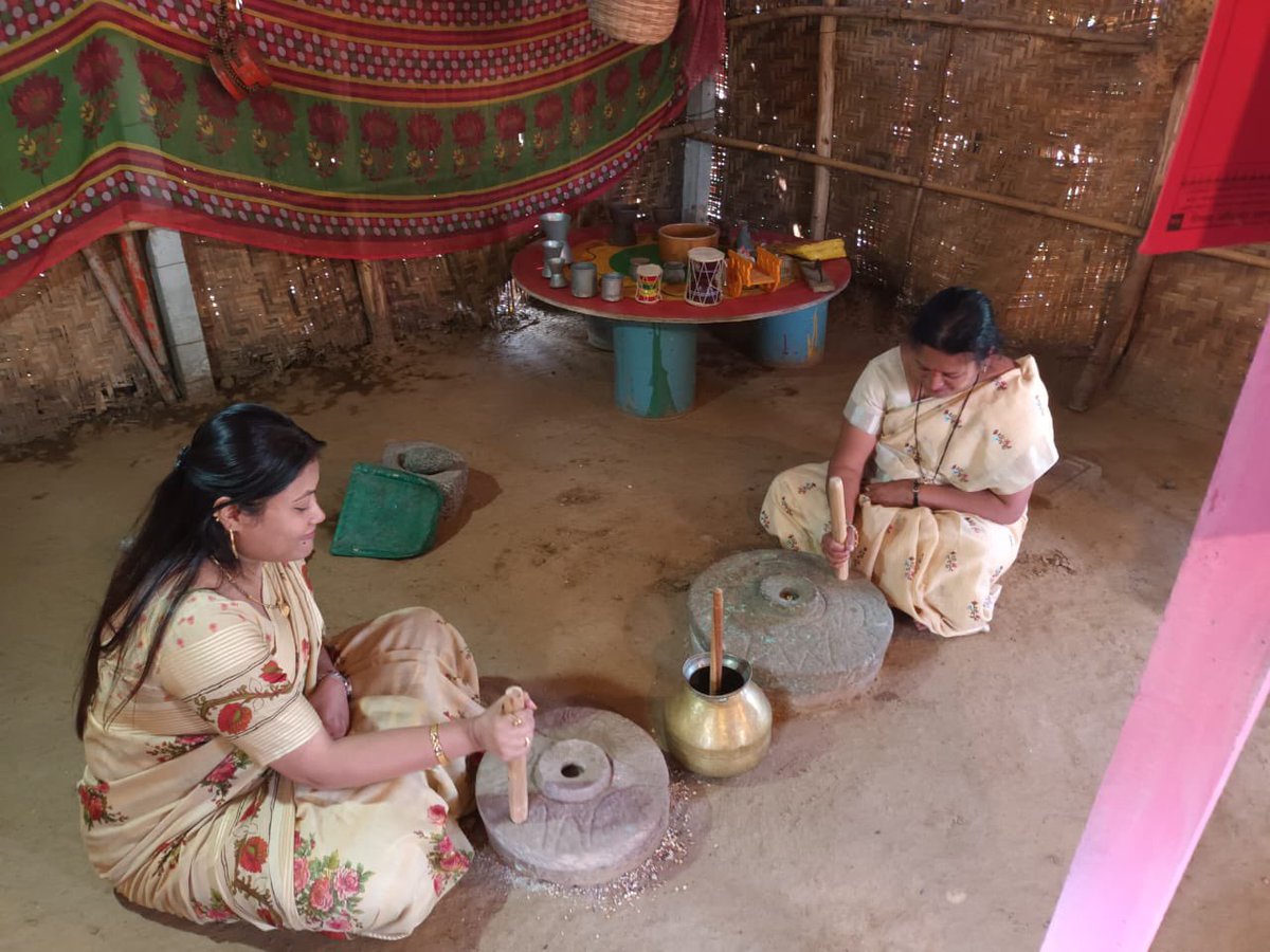 tillusagro's tweet photo. महाराष्ट्र राज्याचे माजी सहकार व पणन मंत्री व दक्षिण सोलापूरचे विद्यमान आमदार श्री. सुभाष (बापू) देशमुख यांनी होटगी येथील शिंगडगाव रोड वरील टिल्लूज ऍग्रो टुरिझमला भेट दिली. सर्व आकर्षणे अनुभवली. सर्व सोयी सुविधांची माहिती घेतली व इतर ग्राहकांसोबत कोवळ्या हुरड्याचा आस्वाद घेतला. https://t.co/sTDPy7u55T