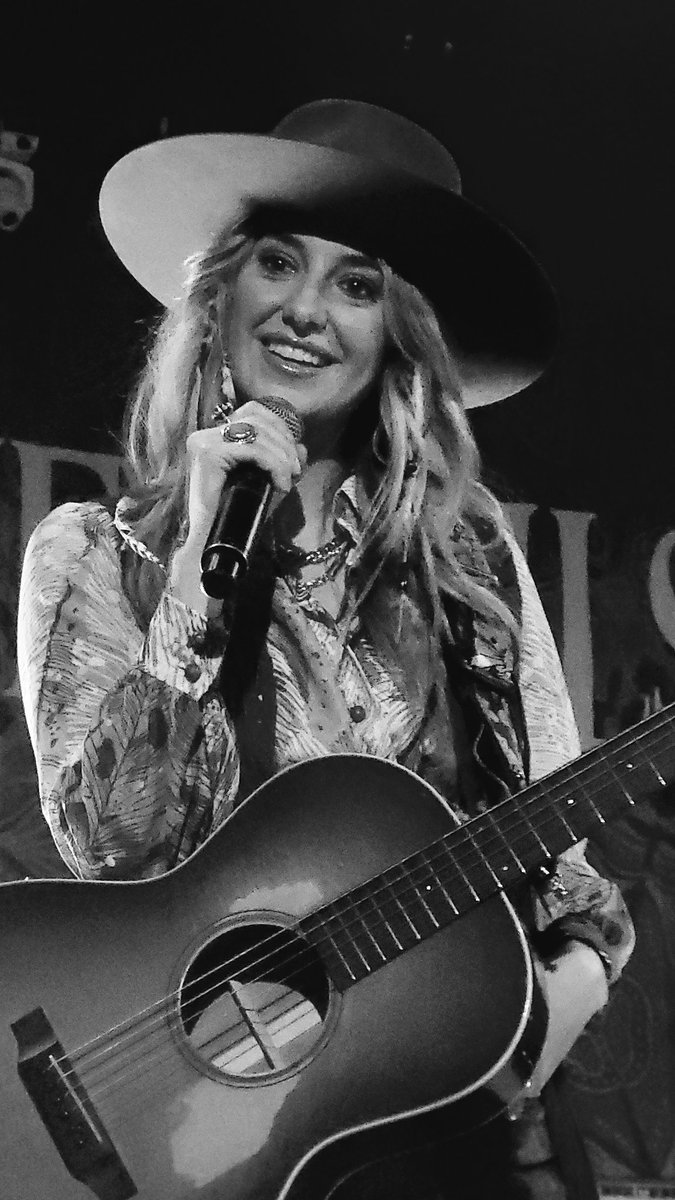 jcfoxx's tweet photo. @laineywilson Your amazing!!!! https://t.co/O8nyUbrYDd