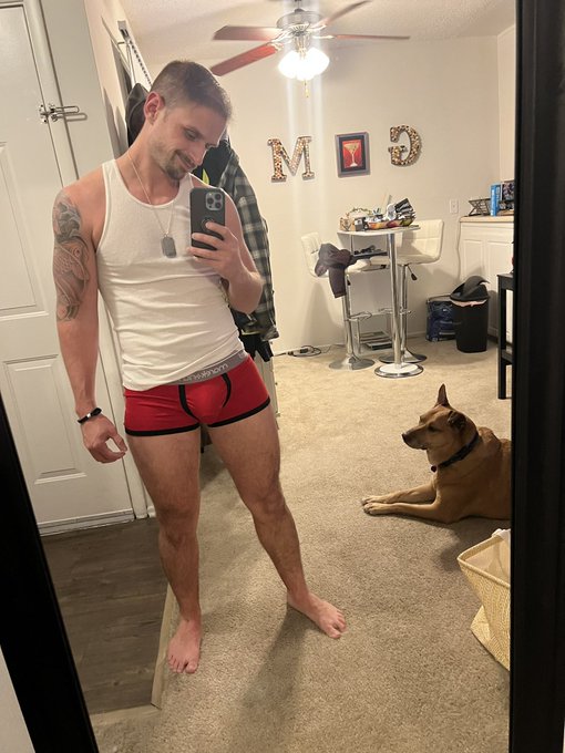 A Pup with his Pup! ????

#SundayFunday #briefs #underwear #fetish #VPL #thickthighs #tattoo #gay #twunk